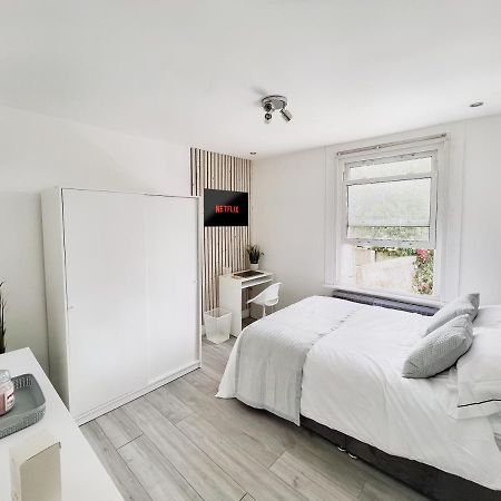 Modern Room In Centrally Located Apartment - Room 4 London Bagian luar foto